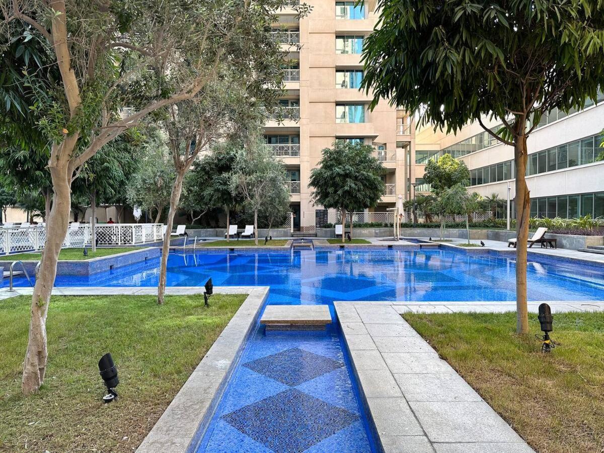 Luxury One Bedroom With Fountain View Opposite Mall
