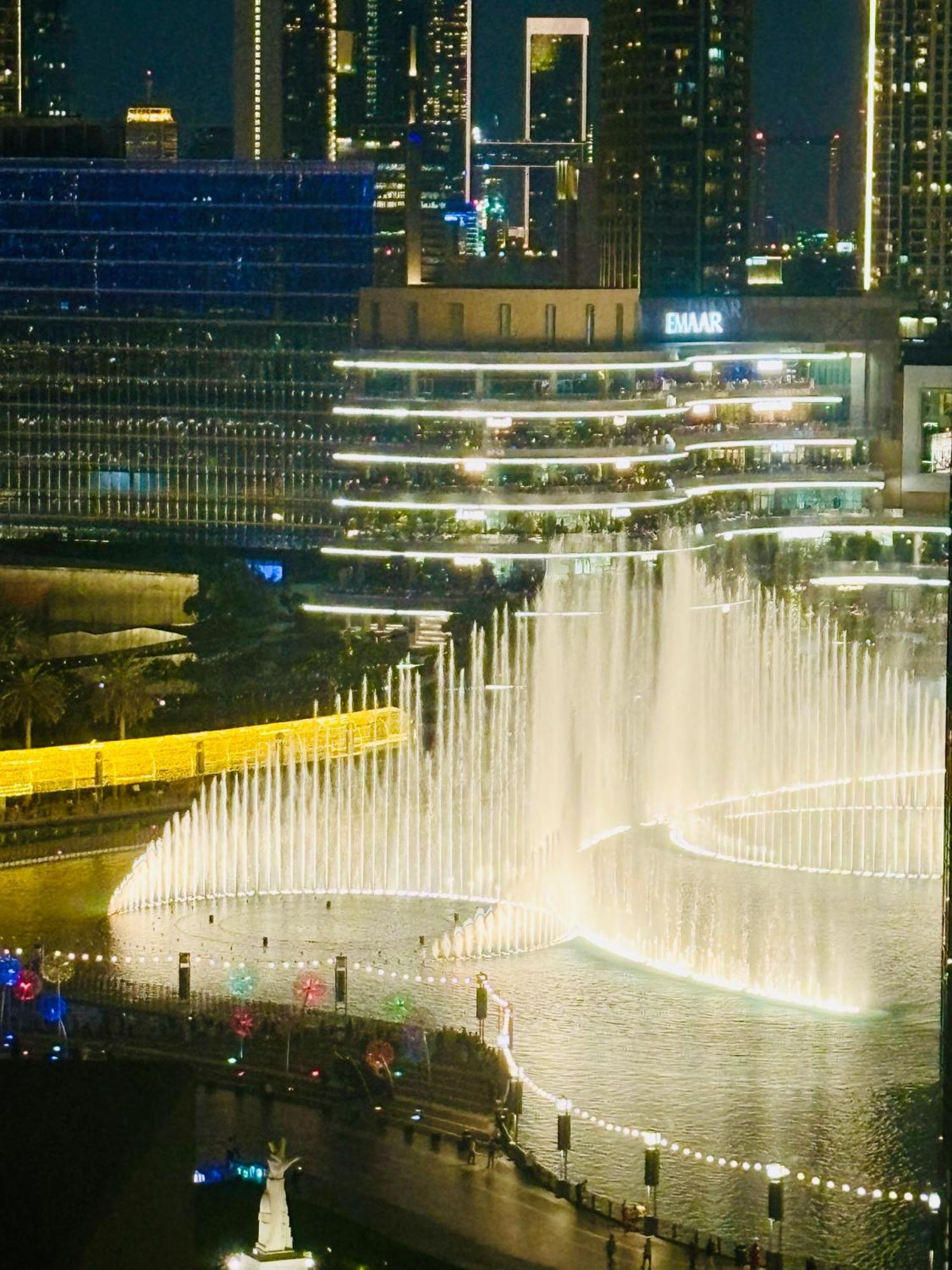 Luxury One Bedroom With Fountain View Opposite Mall Apartment Dubai