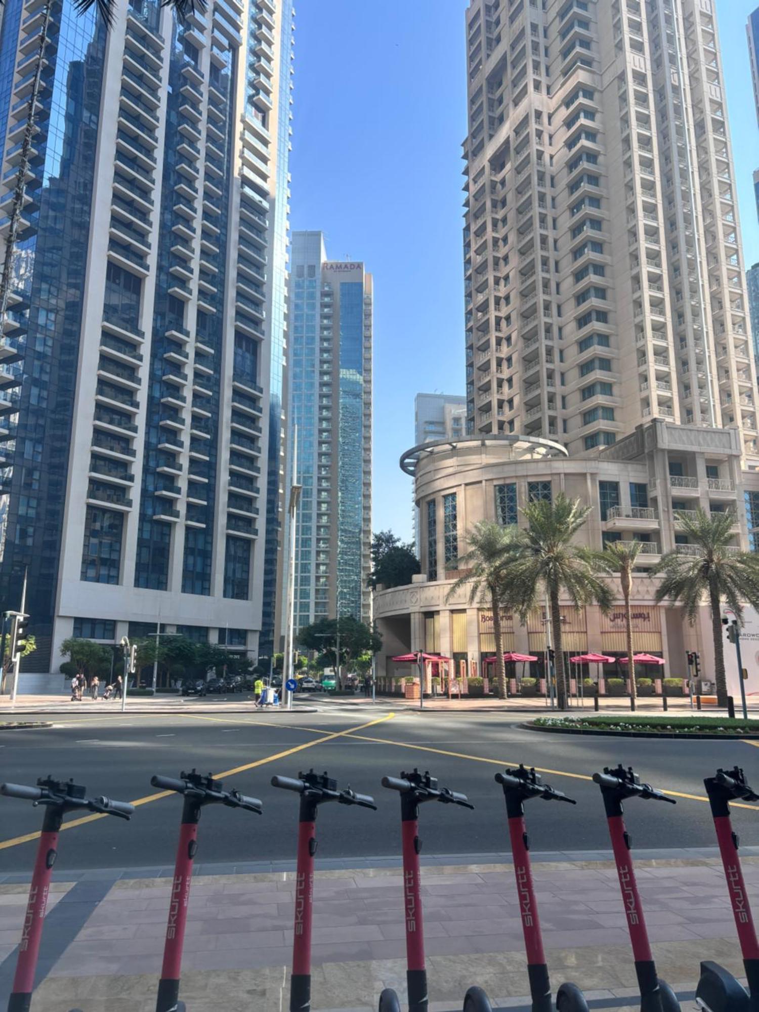 Apartment Luxury One Bedroom With Fountain View Opposite Mall Dubai