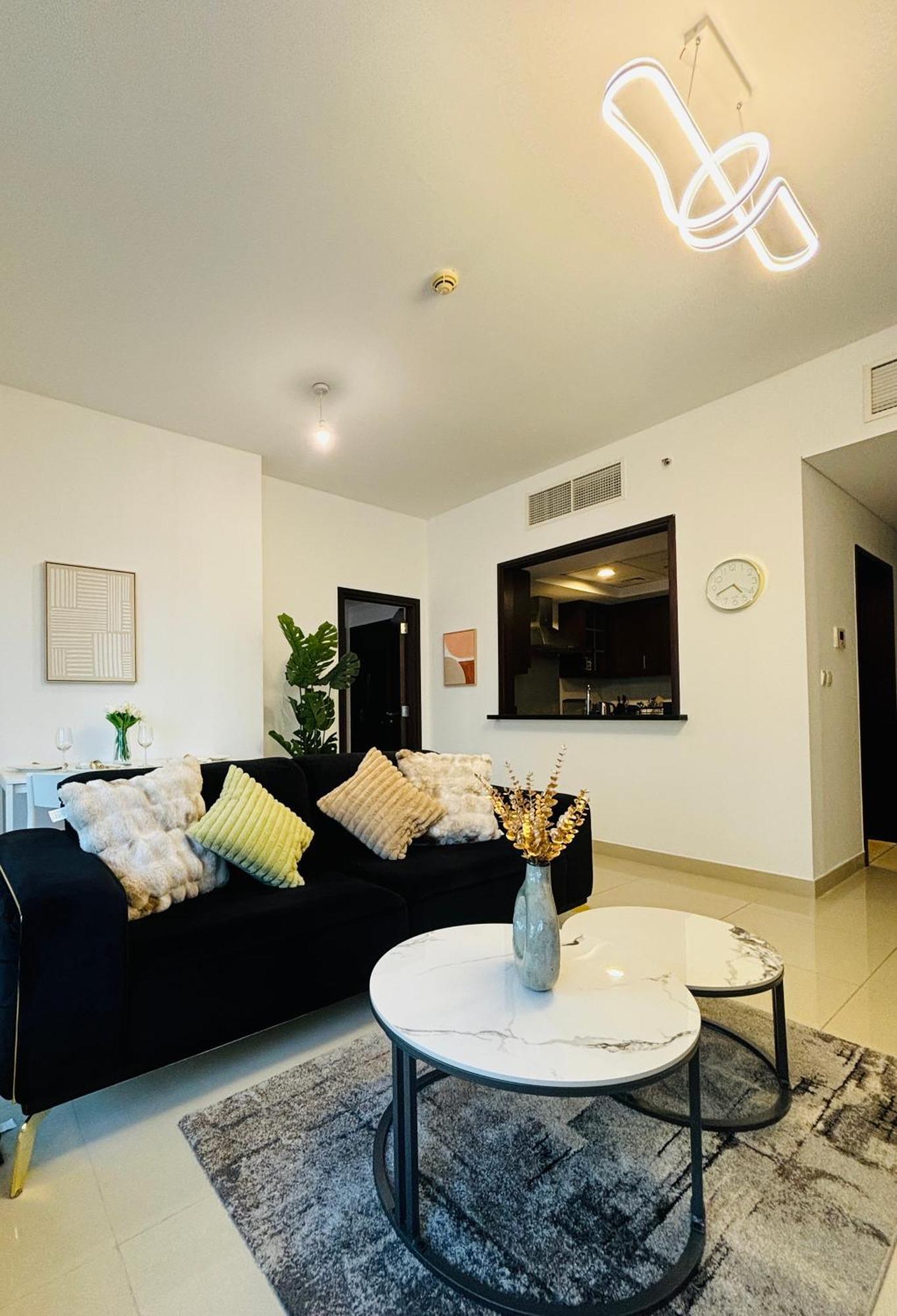 Luxury One Bedroom With Fountain View Opposite Mall *