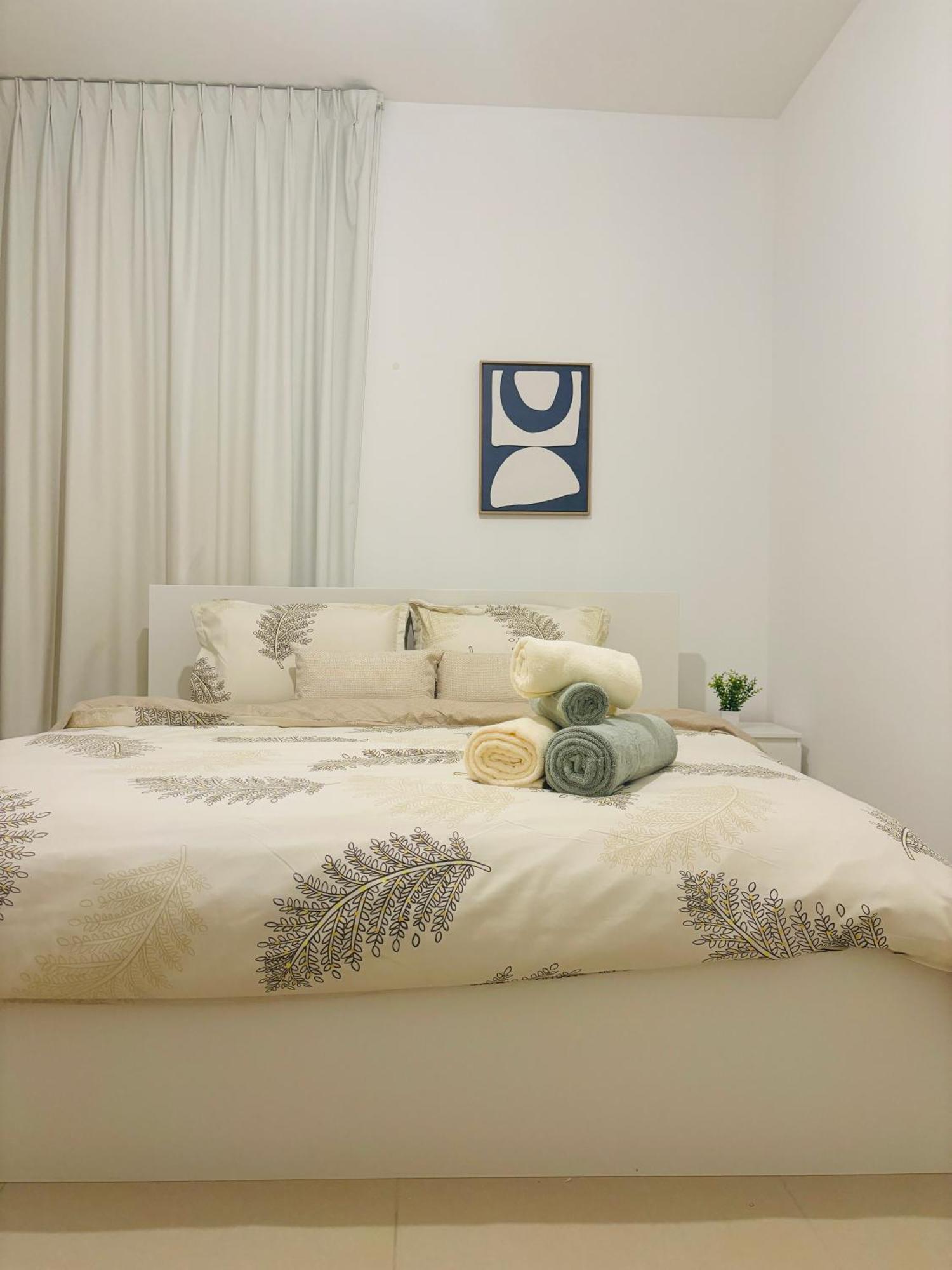 Luxury One Bedroom With Fountain View Opposite Mall *